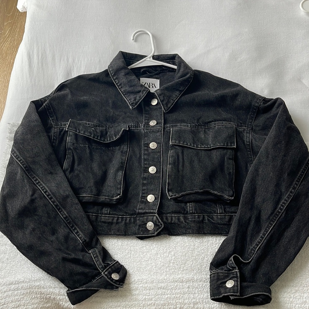 ZARA BLACK DISTRESSED CROPPED DENIM JACKET
